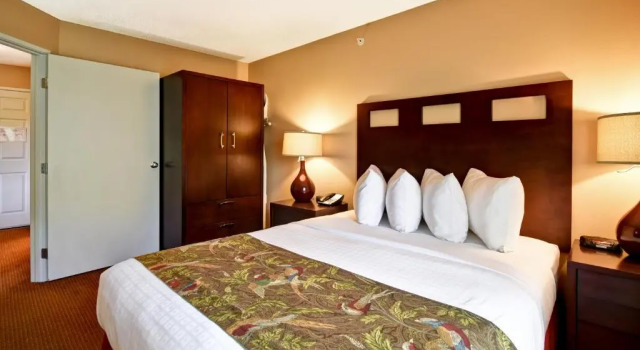 Двухместный люкс GrandStay Hotel & Suites La Crosse