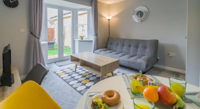 3 Bedroom Contractor House By Your Lettings Short Lets & Serviced Accommodation Peterborough With Free WiFi and Parking, Забронировать Отель Питерборо Soke of Peterborough, рядом с Peterborough Magistrates Court