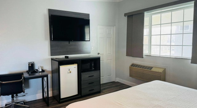 SureStay by Best Western Fresno Central, Забронировать Мини-отель Фресно штат Калифорния, рядом с Кафедральный собор Святого Иоанна