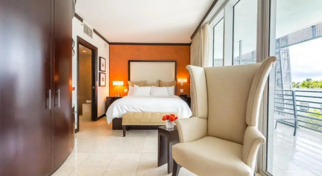 Люкс с балконом и с видом на бассейн SBV Luxury Ocean Hotel Suites