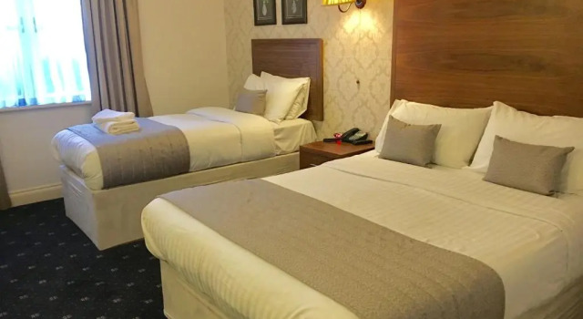 Семейный номер Standard с видом на озеро Normanton Park Hotel, BW Signature Collection