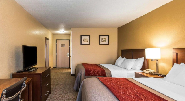 Четырёхместный номер Standard Quality Inn & Suites Bethany