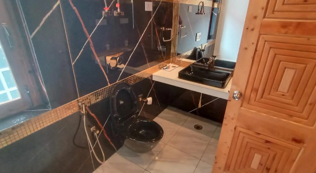 Capital O 82382 Rock Villa, Забронировать Вилла Коттеджи Манали, Коттедж