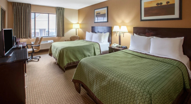 Четырёхместный номер Standard Quality Inn & Suites Richfield