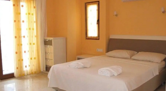 Villa LMP1 by JoyLettings