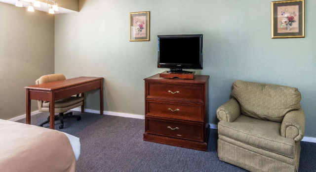 Четырёхместный номер Standard Travelodge by Wyndham Big Bear Lake CA