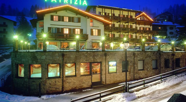 Hotel Patrizia Dolomites Glamour, Забронировать Отель Отели в центре Моэна с завтраком, отели в центре Моэна с завтраком