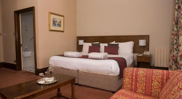 Полулюкс Crown & Mitre Hotel