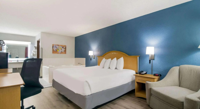 Econo Lodge Branson Theater District, Забронировать Отель Отели Table Rock Lake с парковкой, Парковка