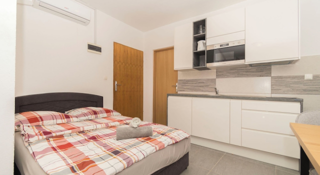 Студия Apartments Kristina
