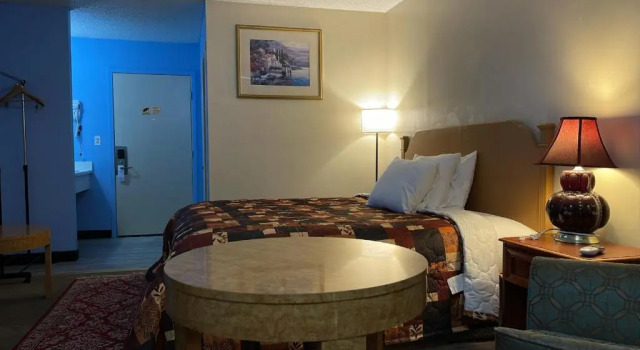 Deluxe suite Lake Country Inn