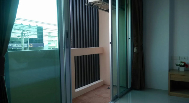 Jr Mansion On Nut Soi 25, Забронировать Отель Отели Бангкока с парковкой, Парковка