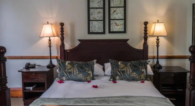 Люкс Leeuwenbosch Country House - Amakhala Game Reserve