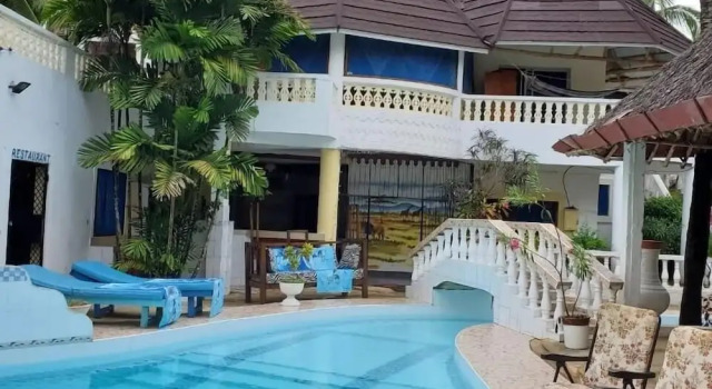 A Sentimental Villa With a Swimmingpool Near Beach, Book Villa Hotels in Coast Region with Parking, Parking
