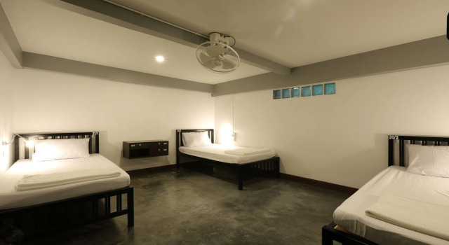 Balcony Party Hostel Beachfront - Adults Only