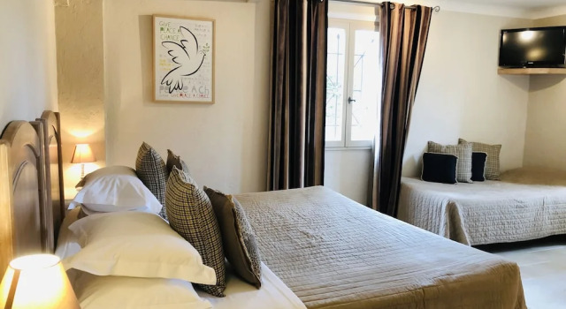 Номер Comfort Hotel Les Messugues