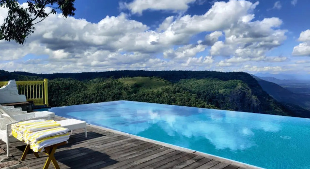 Hills & Hues, Rezerwuj Hotel Hotele w Kumily z basenem, Basen