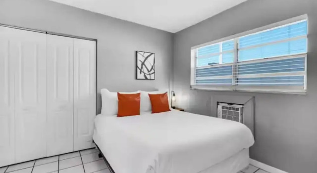 Beachside 1BR Nook Near Airport Free Parking