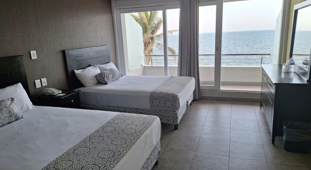 Camera quadrupla Executive con balcone e con vista sull'oceano Hotel Costa Verde