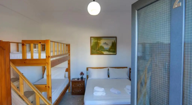 Четырёхместный номер Standard с балконом Guest House Gerard