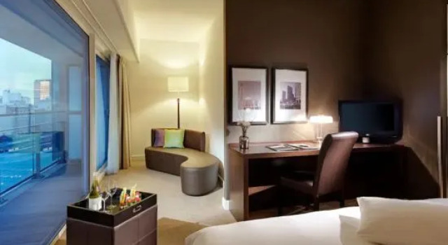 Двухместный номер Premium с балконом и с видом на город Lindner Hotel Antwerp, part of JdV by Hyatt