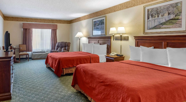 Четырёхместный номер Standard Red Roof Inn & Suites Berea