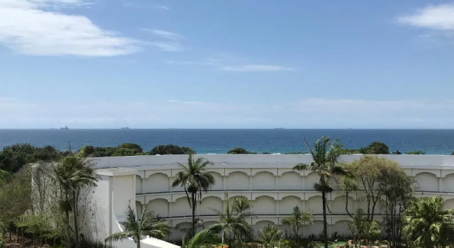 Апартаменты Umhlanga Beach Front 4 Sleeper