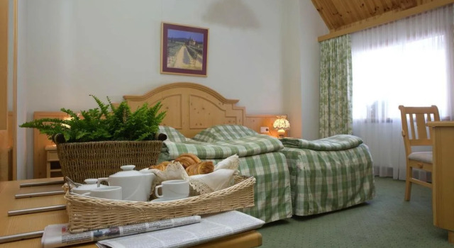 Landhaus Hotel, Book Hotel Brovary Kyiv Region