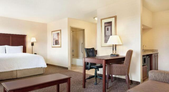 Студия Hampton Inn & Suites West Bend