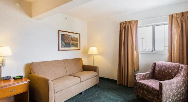 Люкс Standard Quality Inn & Suites Belmont - Platteville