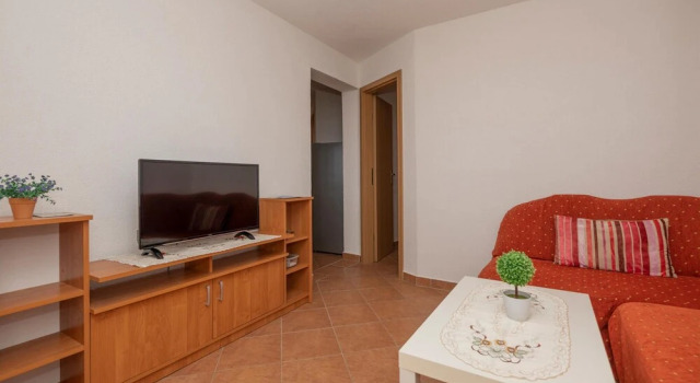 Amazing Home in Podaca With Wifi, Outdoor Swimming Pool and 0 Bedrooms, Забронировать Отель Отели Подаца с парковкой, Парковка