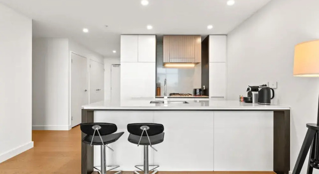 Chic 1-bed With Pool by River, Ferry & Amenities