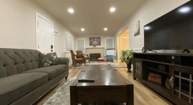 Charming Brick Home with bonus space & foosball, Buchen Sie Hotel Spokane Spokane Metropolitan Area
