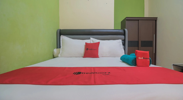 RedDoorz near Living Plaza Balikpapan 2