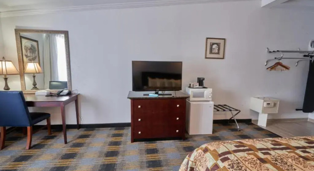 Номер Standard с видом на сад Riverview Inn & Suites