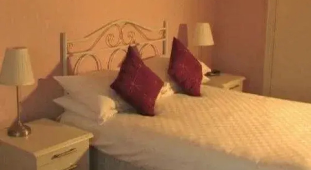 The Lion Waddesdon, Book Hotel 4-stjernede hoteller i Merseyside, 4*