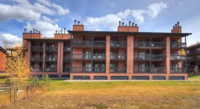 241C Mountain Side Condo, Забронировать Апартаменты/квартира Отели Roosevelt National Forest с парковкой, Парковка