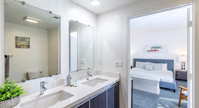 3br/3ba Fully Furnished Apartment In Hollywood 3 Bedroom Apts by RedAwning, Забронировать Апартаменты/квартира Апартаменты Лос-Анджелеса, Апартаменты/квартира