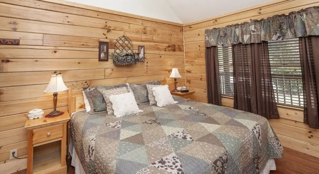ER223 - Young's Hideaway Great Location - Close To Town! 4 Bedroom Cabin by RedAwning, Забронировать Дом для отпуска Пиджен-Фордж Great Smoky Mountains National Park, рядом с Wear Farm City Park