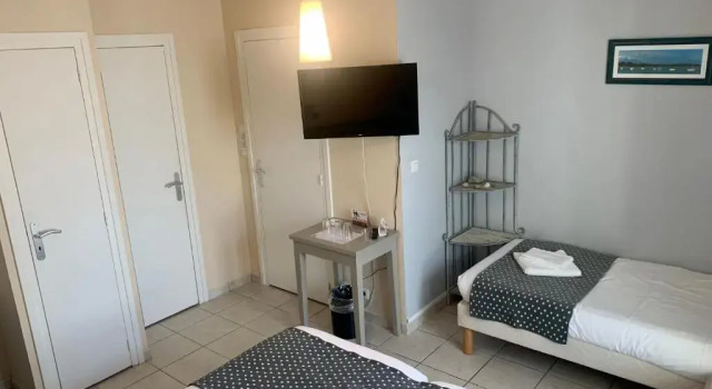 Трёхместный номер Standard BRIT HOTEL CONFORT Lannion vers Perros-Guirec