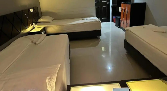 Кровать в общем номере Nest Boutique Resort
