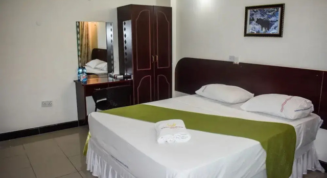 Двухместный номер Standard с балконом Sheratton Regency Hotel