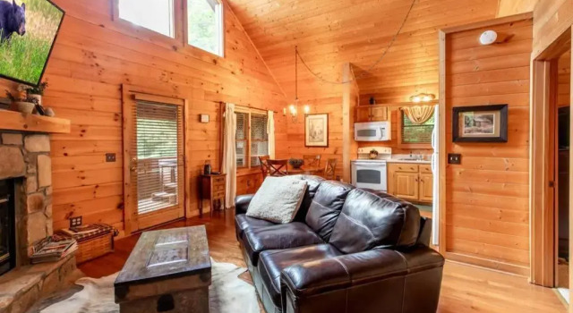 Nice View Fireplace Hot Tub Porch Bed Private