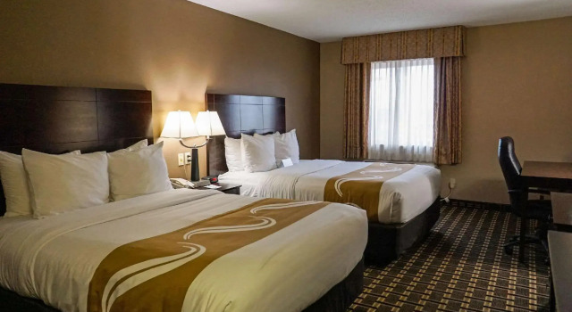 Четырёхместный номер Standard Quality Inn & Suites Watertown near Prairie Lakes Ice Arena