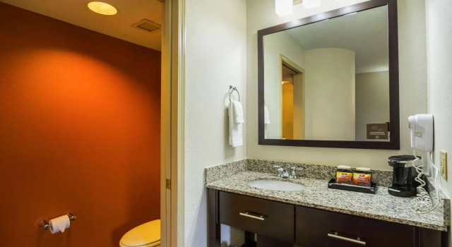Четырёхместный номер Standard Sleep Inn & Suites