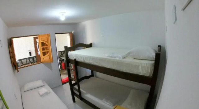 Кровать в общем номере (женский номер) Maragogi Hostel