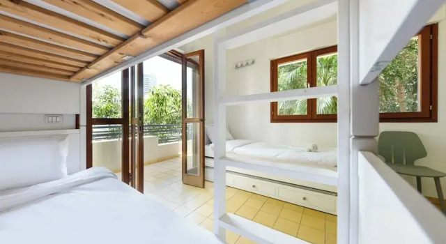 Spacious 3BR Penthouse w Rooftop