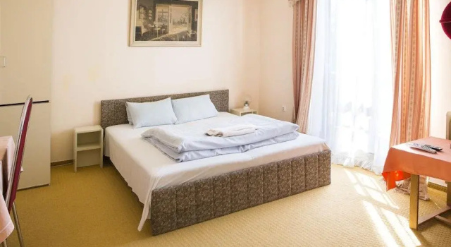 Hotel Sedmikráska, Book Hotel Tehovec 