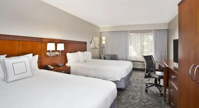 Четырёхместный номер Standard Courtyard by Marriott Gulfport Beachfront