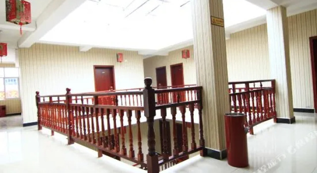 Ruyi Hotel (Lijiang Ancient City), Забронировать Отель Лицзян Юньнань, рядом с Улица Сквер-стрит Древнего города Даянь